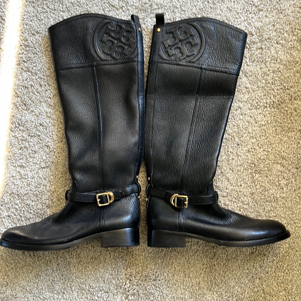 Lightly worn, Tory Burch riding book size 6